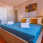 아파트 Modern 70m2 2 Bedrooms Sea View & Private Parking *
