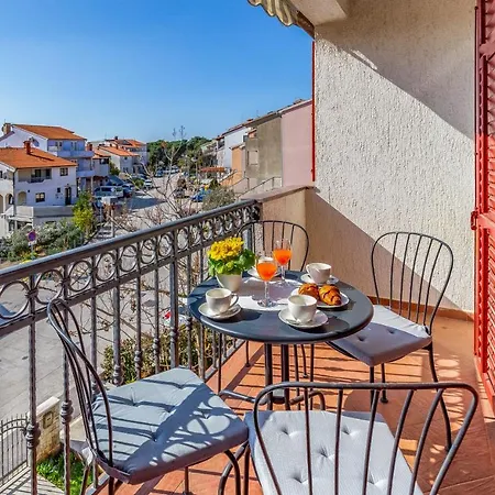 Modern 70m2 2 Bedrooms Sea View & Private Parking Pula