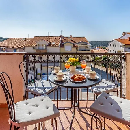 Modern 70m2 2 Bedrooms Sea View & Private Parking Pula