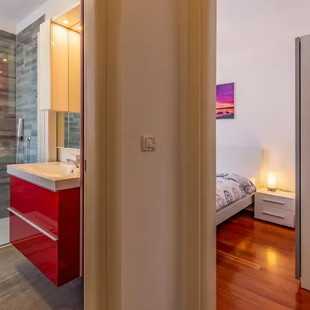 Modern 70m2 2 Bedrooms Sea View & Private Parking Appartement Pula