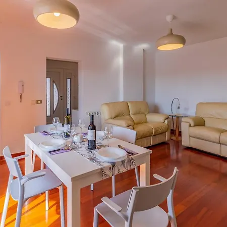 Appartement Modern 70m2 2 Bedrooms Sea View & Private Parking *