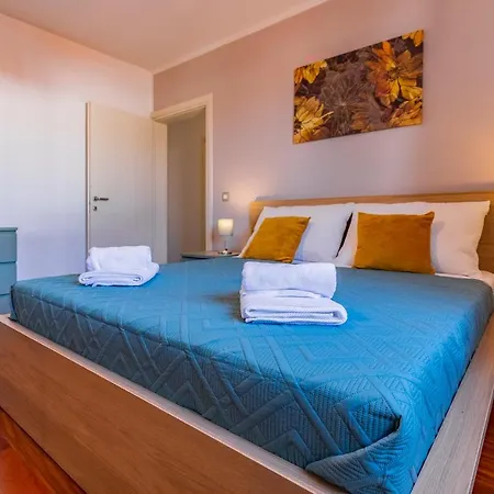 Appartement Modern 70m2 2 Bedrooms Sea View & Private Parking *