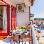Modern 70m2 2 Bedrooms Sea View & Private Parking * Pula
