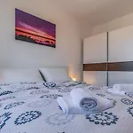 Modern 70m2 2 Bedrooms Sea View & Private Parking * Pula