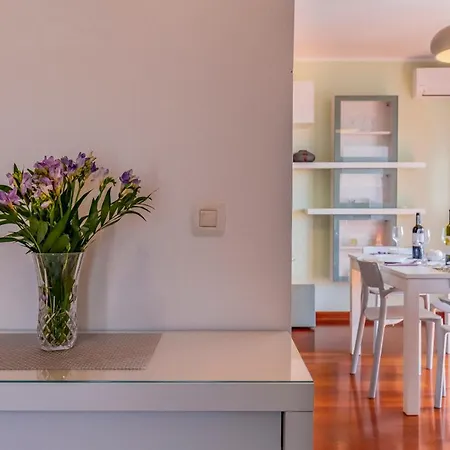 Apartman Modern 70m2 2 Bedrooms Sea View & Private Parking Póla