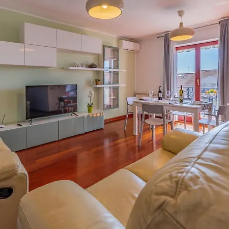 Modern 70m2 2 Bedrooms Sea View & Private Parking