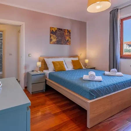 Modern 70m2 2 Bedrooms Sea View & Private Parking Apartman *
