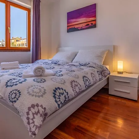 Modern 70m2 2 Bedrooms Sea View & Private Parking Apartman