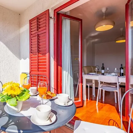 Apartman Modern 70m2 2 Bedrooms Sea View & Private Parking