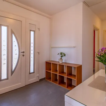 Apartman Modern 70m2 2 Bedrooms Sea View & Private Parking *