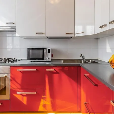 Modern 70m2 2 Bedrooms Sea View & Private Parking * Póla