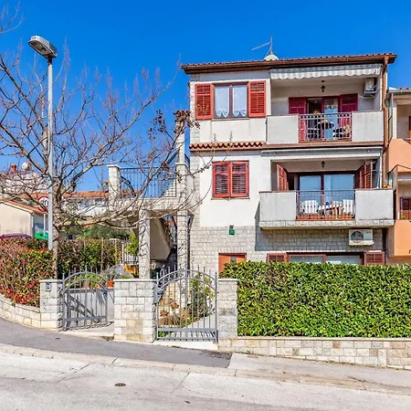 Modern 70m2 2 Bedrooms Sea View & Private Parking * Pula