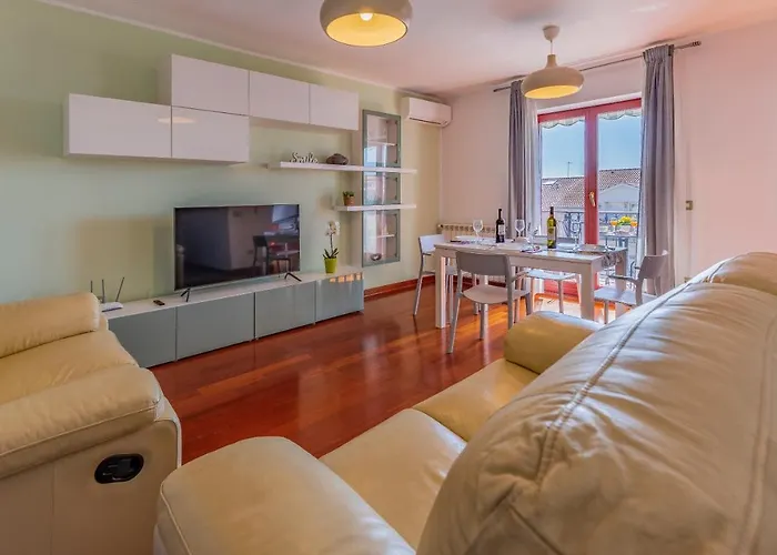 Modern 70m2 2 Bedrooms Sea View & Private Parking