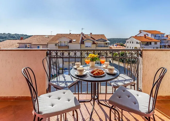 Modern 70m2 2 Bedrooms Sea View & Private Parking Pula