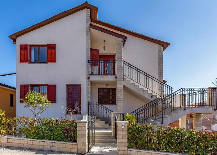 Modern 70m2 2 Bedrooms Sea View & Private Parking Pula