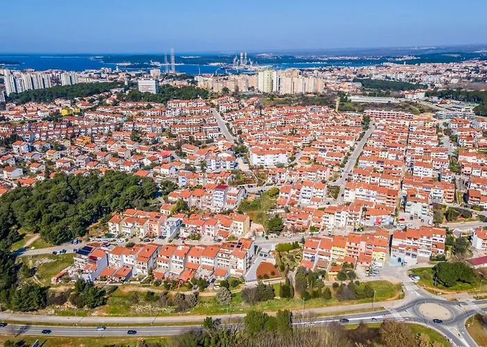Modern 70m2 2 Bedrooms Sea View & Private Parking Pula