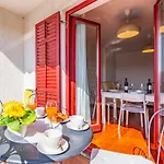 Apartment Modern 70m2 2 Bedrooms Sea View & Private Parking