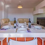 Modern 70m2 2 Bedrooms Sea View & Private Parking Pula